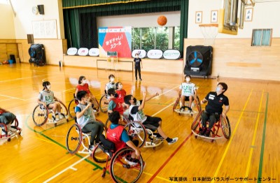  車いすバスケットボールの体験会の様子