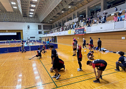 A photo of athletes practicing just before the start of the competition.