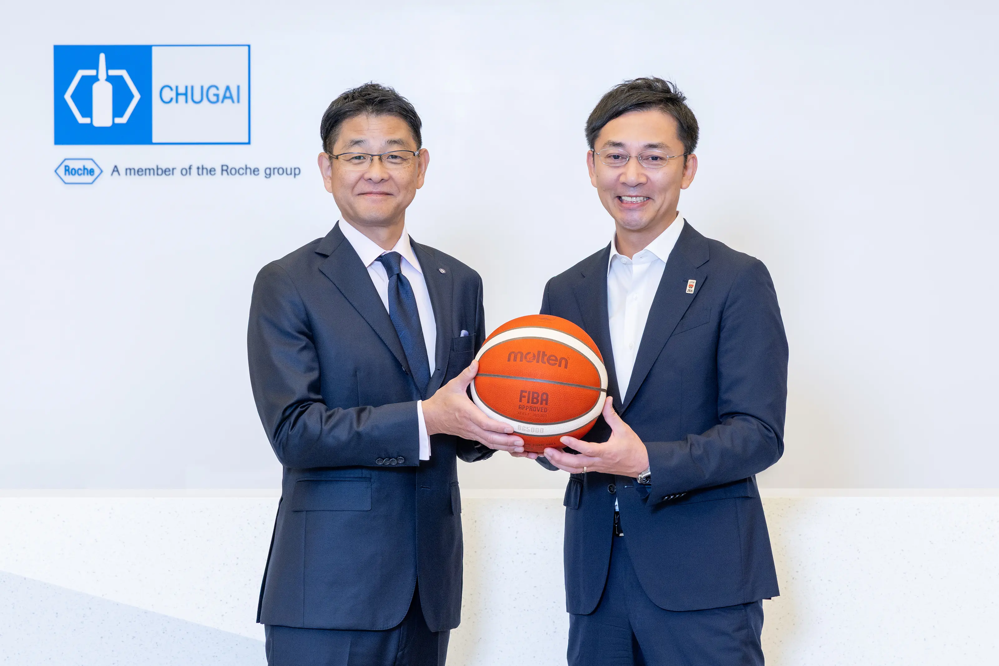 右：公益財団法人日本バスケットボール協会　会長　島田 慎二氏　左：当社CEO　奥田 修