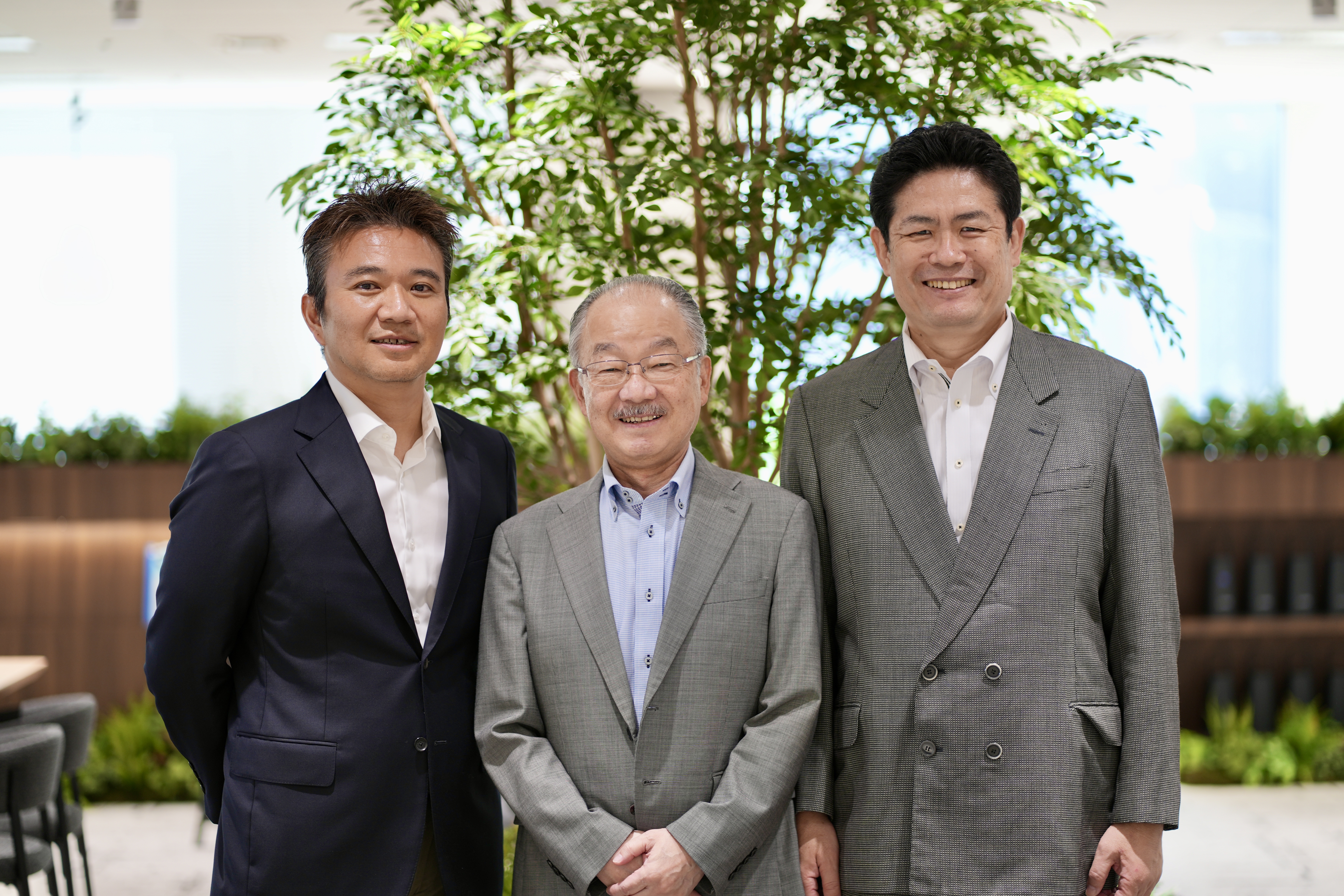 写真左から、井川智之（中外製薬研究本部長） 、服部有宏（元中外製薬シニアフェロー） 、北沢剛久（中外製薬研究副本部長）