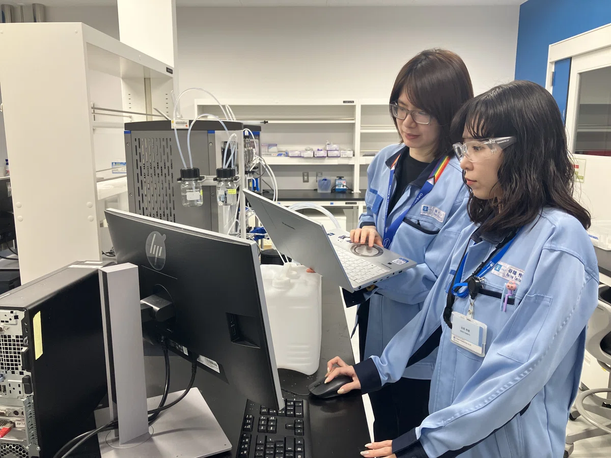 インタビューイーの2人が仕事している様子