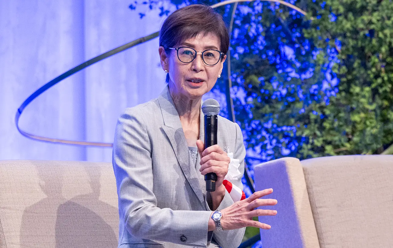 自治医科大学名誉教授・信州大学医学部招待教授・東京医科大学理事の桃井眞里子先生がお話されている様子