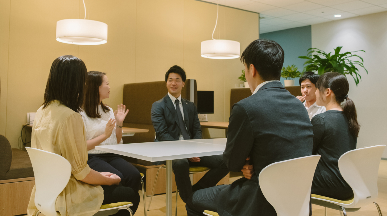 本インタビューに回答する社員