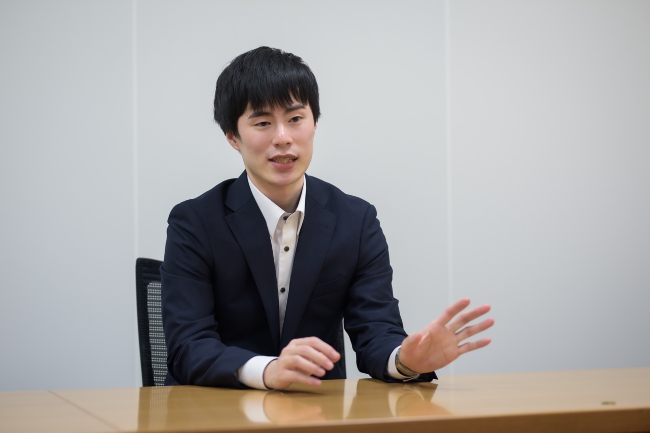 本インタビューに回答する社員
