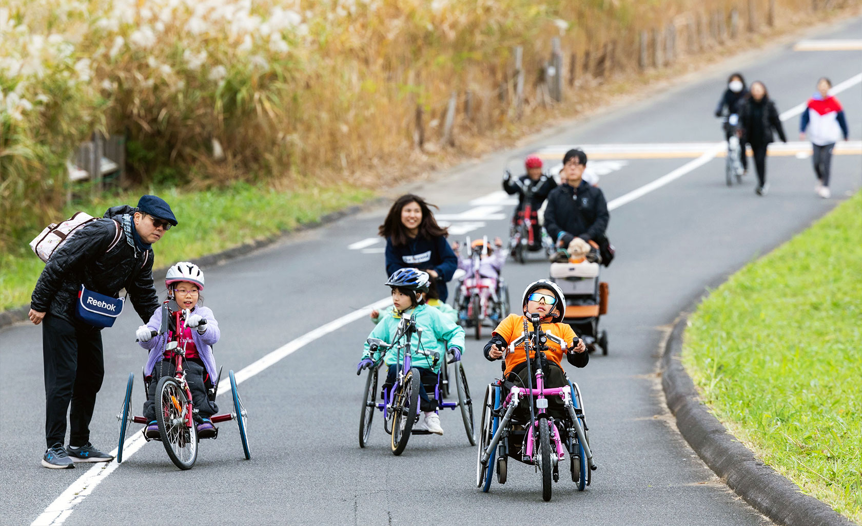 hand cycle class for parents and children to have fun